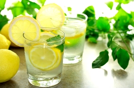 Полезно ли пить воду с лимоном?