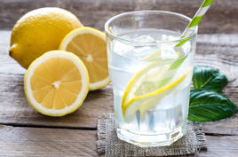 Полезно ли добавлять в воду лимонный сок?