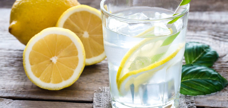 Полезно ли добавлять в воду лимонный сок?